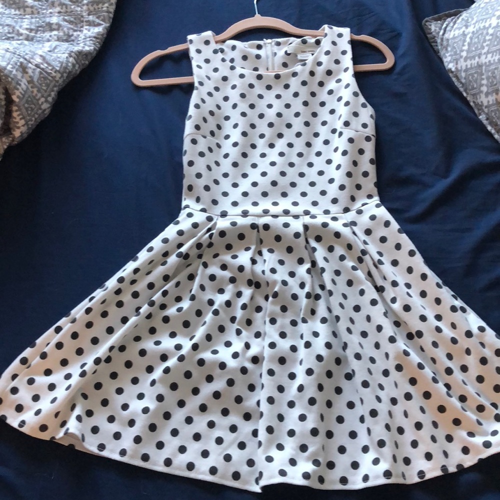 White dress w/ black polka dots